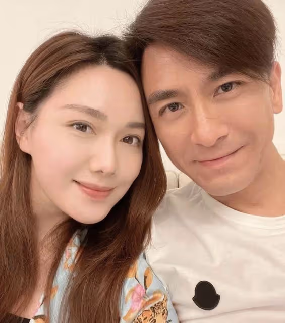 恭喜!TVB知名男星鬆口承認與女友同居,兩人多次被曝出結婚傳聞