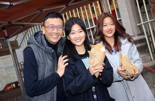 突發!67歲知名港星被曝確診,曾是TVB藝人導師,主持節目遭停播