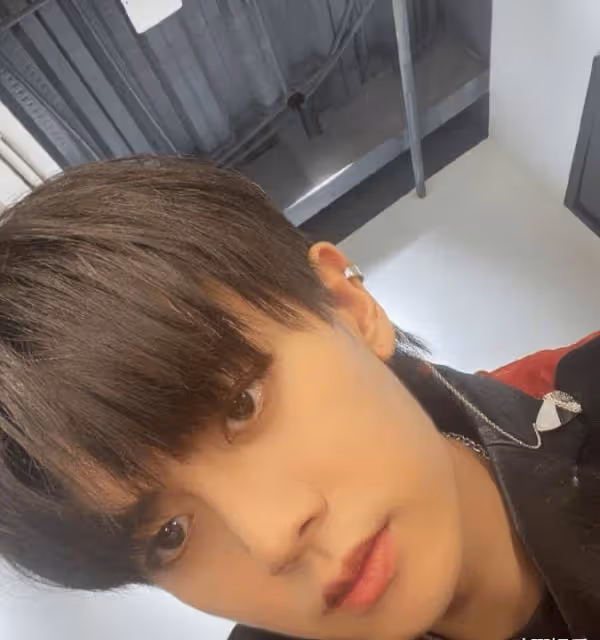 任嘉倫曬九張自拍照,33歲好像少年,皮膚狀態絲毫不顯老_長相_女明星_角度