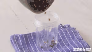 做完人人搶的【椒鹽烤排骨】，附贈百搭萬能自制椒鹽粉