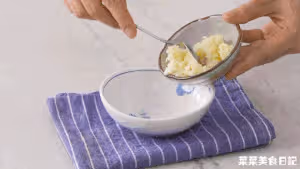 做完人人搶的【椒鹽烤排骨】，附贈百搭萬能自制椒鹽粉