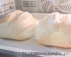 像吃海綿蛋糕的雙倍特濃牛奶哈斯