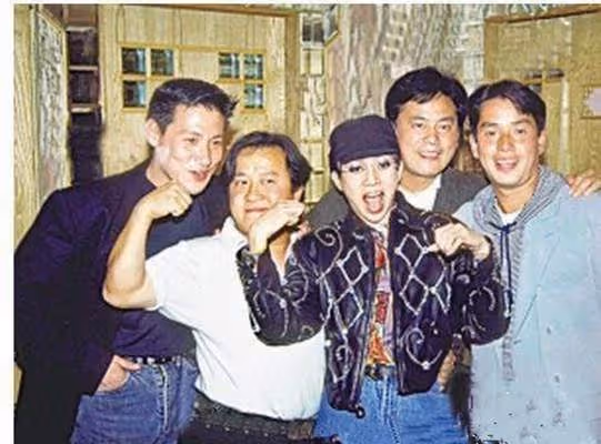 71歲陳百祥近況曝光,結婚43年無子,老婆黃杏秀是他一輩子貴人
