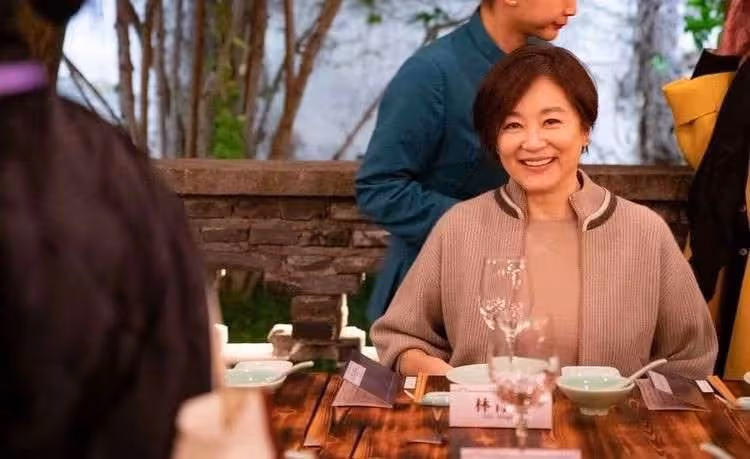 坦然面對衰老!!66歲林青霞「素顏皮膚鬆弛」不在意別人眼光 態度大方「請叫我家庭主婦」優雅老去也很美