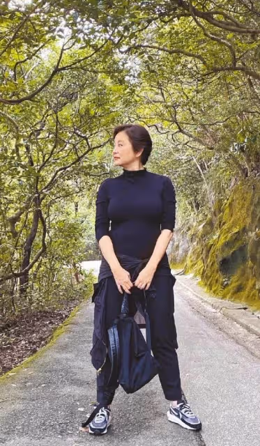 坦然面對衰老!!66歲林青霞「素顏皮膚鬆弛」不在意別人眼光 態度大方「請叫我家庭主婦」優雅老去也很美
