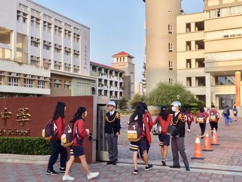 沒錢別生孩子?16歲堂妹「月賺8千養自己」還要付學費 崩潰喊「根本來受苦的」:比成年人還要累