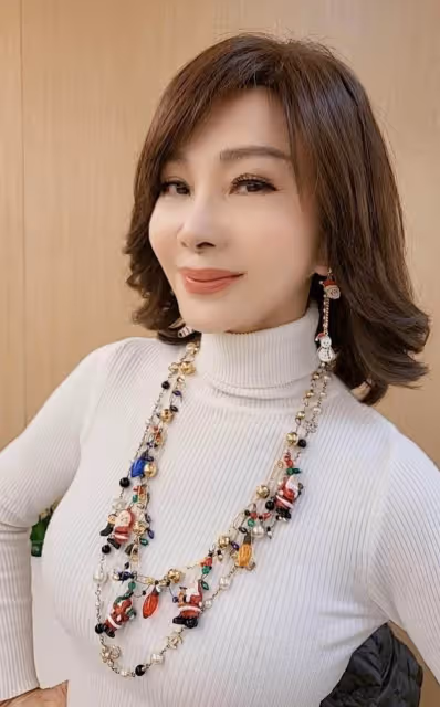 無預警認愛!67歲陳美鳳演唱「曖昧小鮮肉驚喜現身」甜蜜獻花 她羞認「穩定交往階段」:是最好時機
