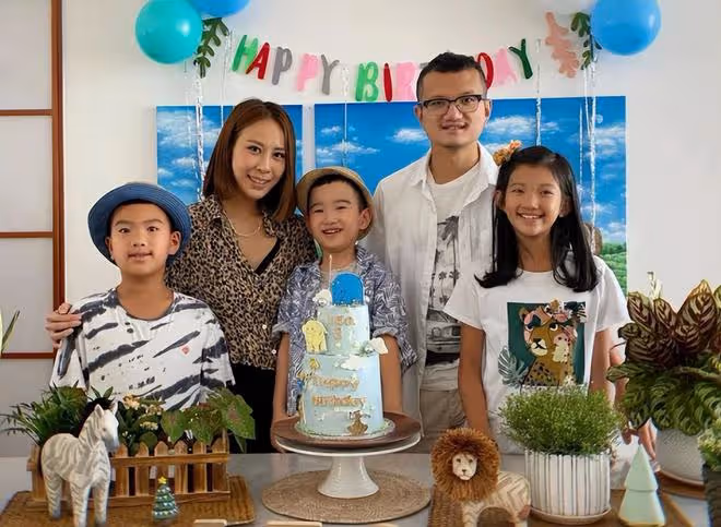 朱玲玲攜一眾港姐打羽毛球,素顏出鏡難掩氣質,將當繼奶奶心情好