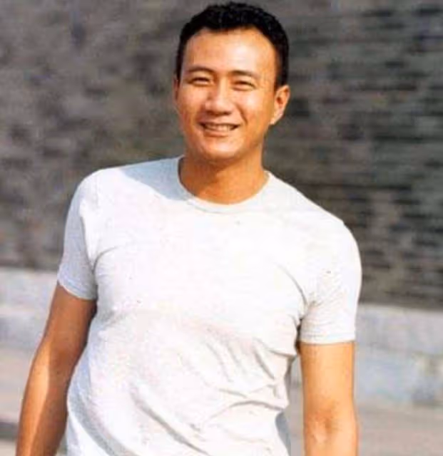 胡軍:出道32年清清白白,現因代言聲譽受損,他的晚節能保住嗎?