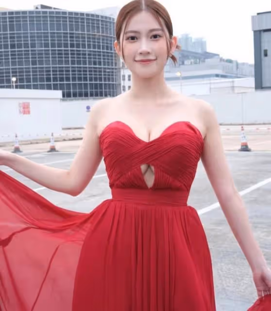 遮不住性感!TVB力捧小花古裝造型被指誇張,豐滿上圍引網友關注