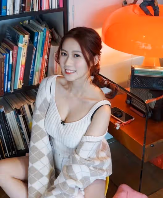 遮不住性感!TVB力捧小花古裝造型被指誇張,豐滿上圍引網友關注