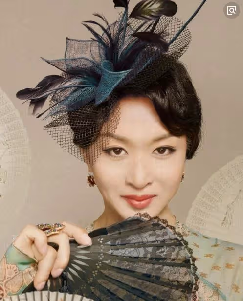 金星都自愧不如!她17歲「男變女」合作周潤發 絕世容顏「被封最的美變性人」:連很多美女也汗顏