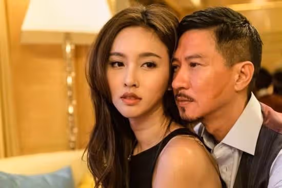 金星都自愧不如!她17歲「男變女」合作周潤發 絕世容顏「被封最的美變性人」:連很多美女也汗顏