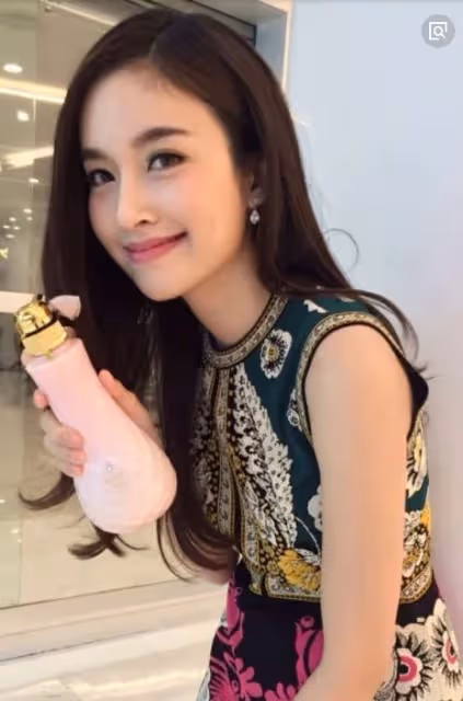 金星都自愧不如!她17歲「男變女」合作周潤發 絕世容顏「被封最的美變性人」:連很多美女也汗顏