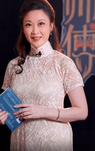 TVB女星蔣文端罕露面，穿旗袍身材出眾，53歲已成國家一級演員