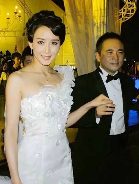 金馬皇宮酒店,一場價值5000萬婚禮,上千的馬來西亞政商界名流參加,她的丈夫讓你知道什麼是真正的豪門