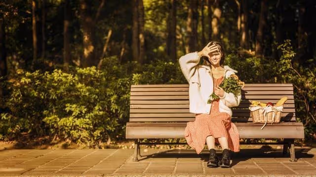 「老婆,我媽來了,你媽是外人去住酒店吧」鳳凰男剛說完,後悔了