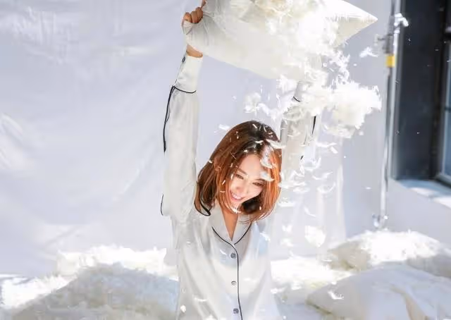 「只會哄孩子,離開我餓死你」孩子上學後,一本離婚證打了男人臉
