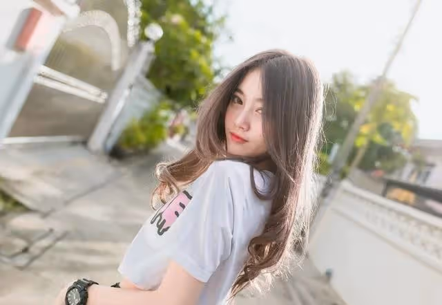 「嫂子,沒看見餐桌坐不下,你一個外人別上桌了」「滾出我的房」