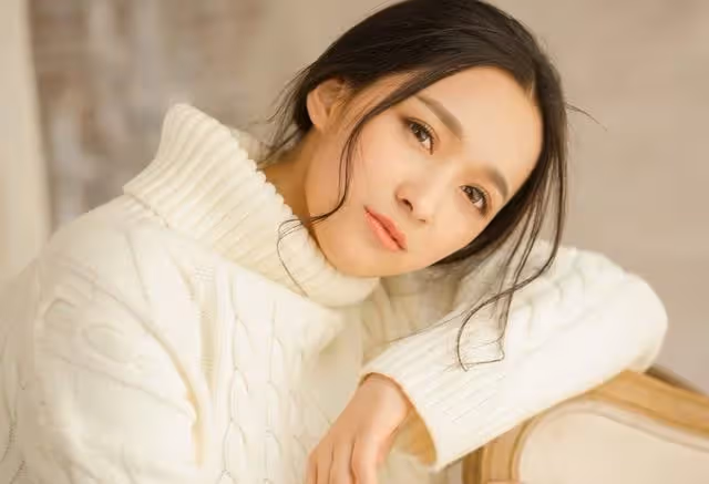 「女兒,拿離婚財產給你弟買房」我這才明白前夫的話:惡母毀三代