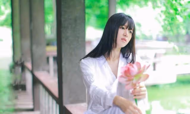 「女兒,拿離婚財產給你弟買房」我這才明白前夫的話:惡母毀三代