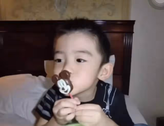 張柏芝15歲大兒子近照曝光!撞臉王寶強何潤東等,被指不像謝霆鋒