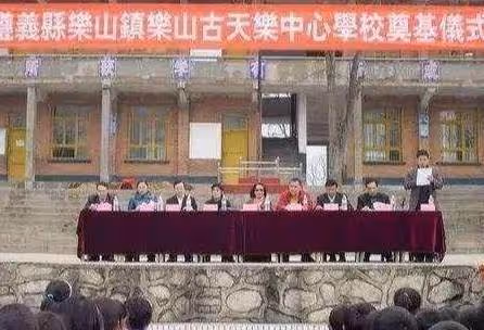 古天樂香港「豪宅」曝光,原以為有奢華裝飾「大得像宮殿」,誰知一輛跑車都沒有,居然一直和父母住:畢竟錢都用來慈善了。