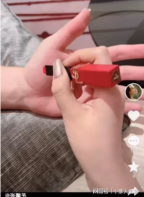 張馨予與老公慶祝結婚4周年，夫妻十指緊扣上演「心心相印」甜齁