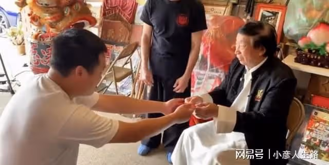 79歲趙志凌定居美國!徒弟敬茶送紅包,教洪拳名揚世界卻遭嘲笑