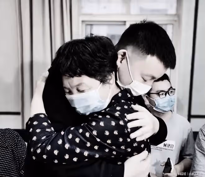 杜新枝粉絲捐6.5W明細曝光,曾向粉絲要2.7W,帶女兒到處蹭吃蹭喝