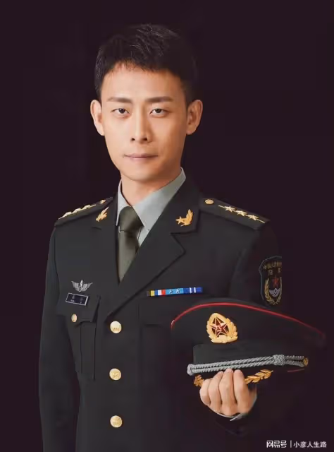 演員張譯建軍節發文:如有戰,召必回