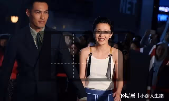 楊祐寧補辦婚禮,左手牽媳婦右手抱1歲小女兒,婚宴現場眾星雲集