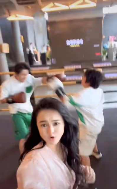 鄒市明與兒子對打毫不手軟!軒軒被打到鼻血直流,冉瑩穎滿臉心疼