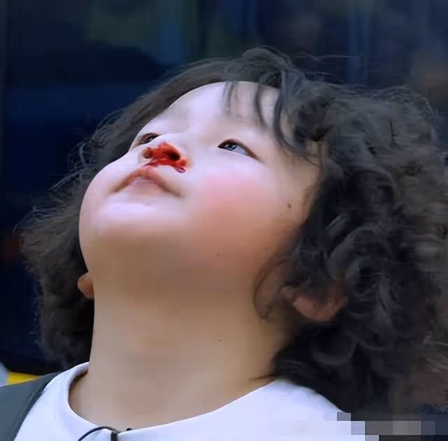 鄒市明與兒子對打毫不手軟!軒軒被打到鼻血直流,冉瑩穎滿臉心疼