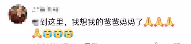 主持人王為念痛憶亡母,母親去世周年攜兒孫悼念,難掩悲痛引淚目