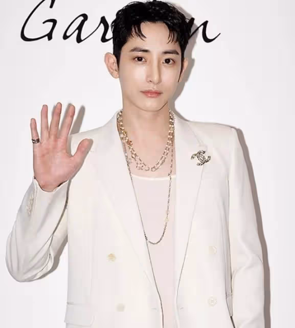 高級感CP!李洙赫曬與李聖經合照,YG師兄妹還合體GD,這組合太強