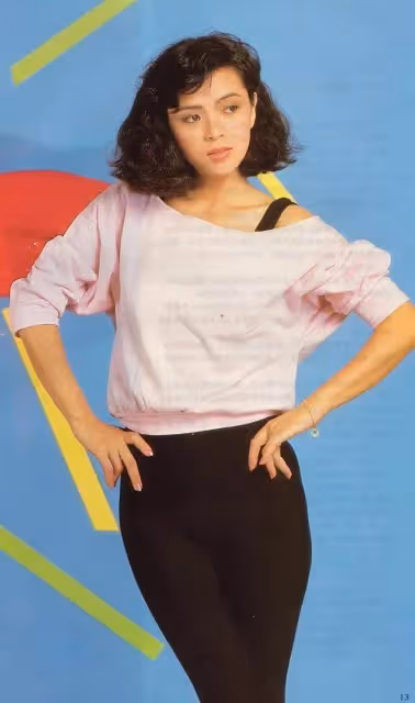「最美小龍女」陳玉蓮近況曝光,「純素顏」依舊氣質優雅,62歲單身一人,網友:難怪讓周潤發著迷