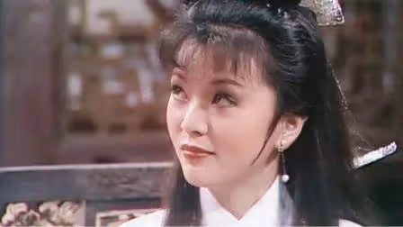 「最美小龍女」陳玉蓮近況曝光，「純素顏」依舊氣質優雅，62歲單身一人，網友：難怪讓周潤發著迷