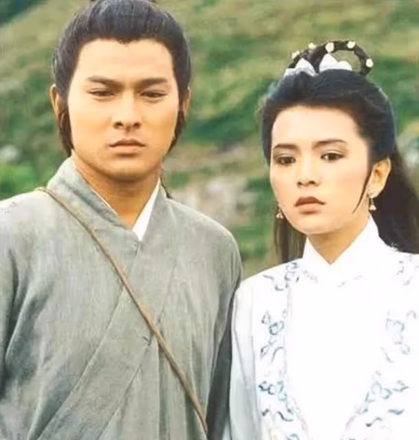 「最美小龍女」陳玉蓮近況曝光，「純素顏」依舊氣質優雅，62歲單身一人，網友：難怪讓周潤發著迷