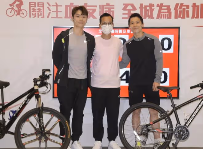 湯鎮業雙胞胎兒子出席活動!身材健碩帥氣十足,不輸老爸年輕時
