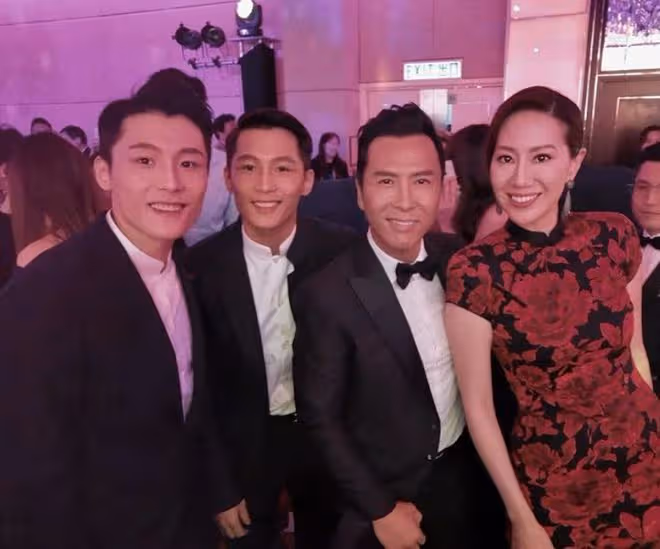 湯鎮業雙胞胎兒子出席活動!身材健碩帥氣十足,不輸老爸年輕時