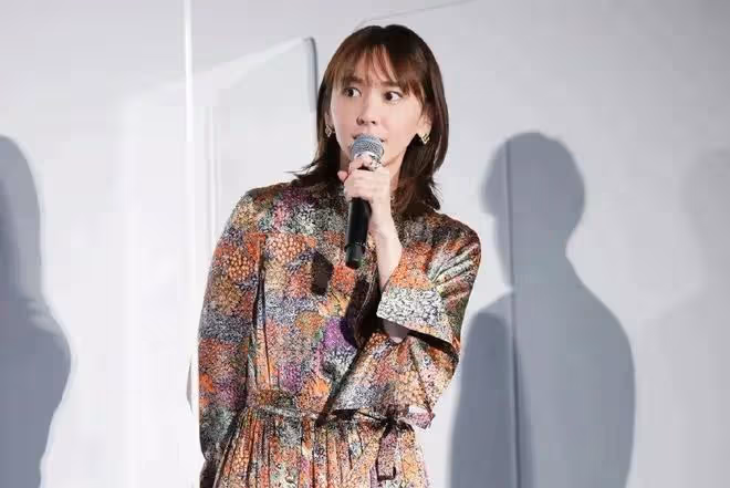 日本國民老婆新垣結衣老公星野源確診新冠,她成為了密接!
