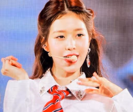 張元英的公主頭造型太美了，在舞台上閃閃發光，水光肌有些難看