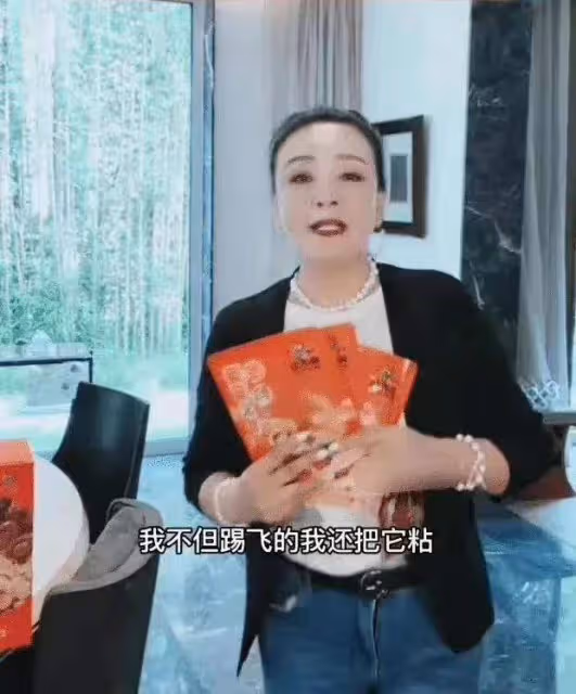 張穎穎疑和汪小菲游甘孜 朋友圈牽手這是承認了?