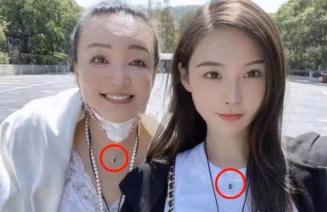 張穎穎疑和汪小菲游甘孜 朋友圈牽手這是承認了?