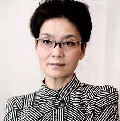10歲喪父25歲成名 與名導離婚後獨身30年無兒女