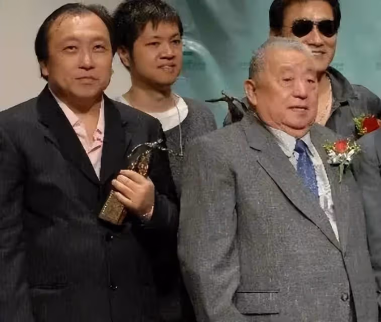 謝賢黃日華為其扶靈，洪金寶都要禮讓三分，王晶父親到底有多牛？