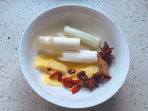 蘿蔔燉雞湯