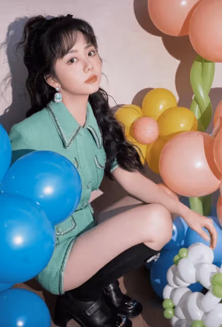 譚松韻「小香風」造型美出圈,網友直言:真不敢相信她30多歲了_髮型_卷髮_線條