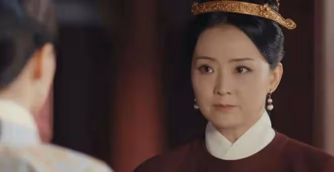 「一胖毀所有」的8位女星，年輕時驚為天人，現今都成了老大媽